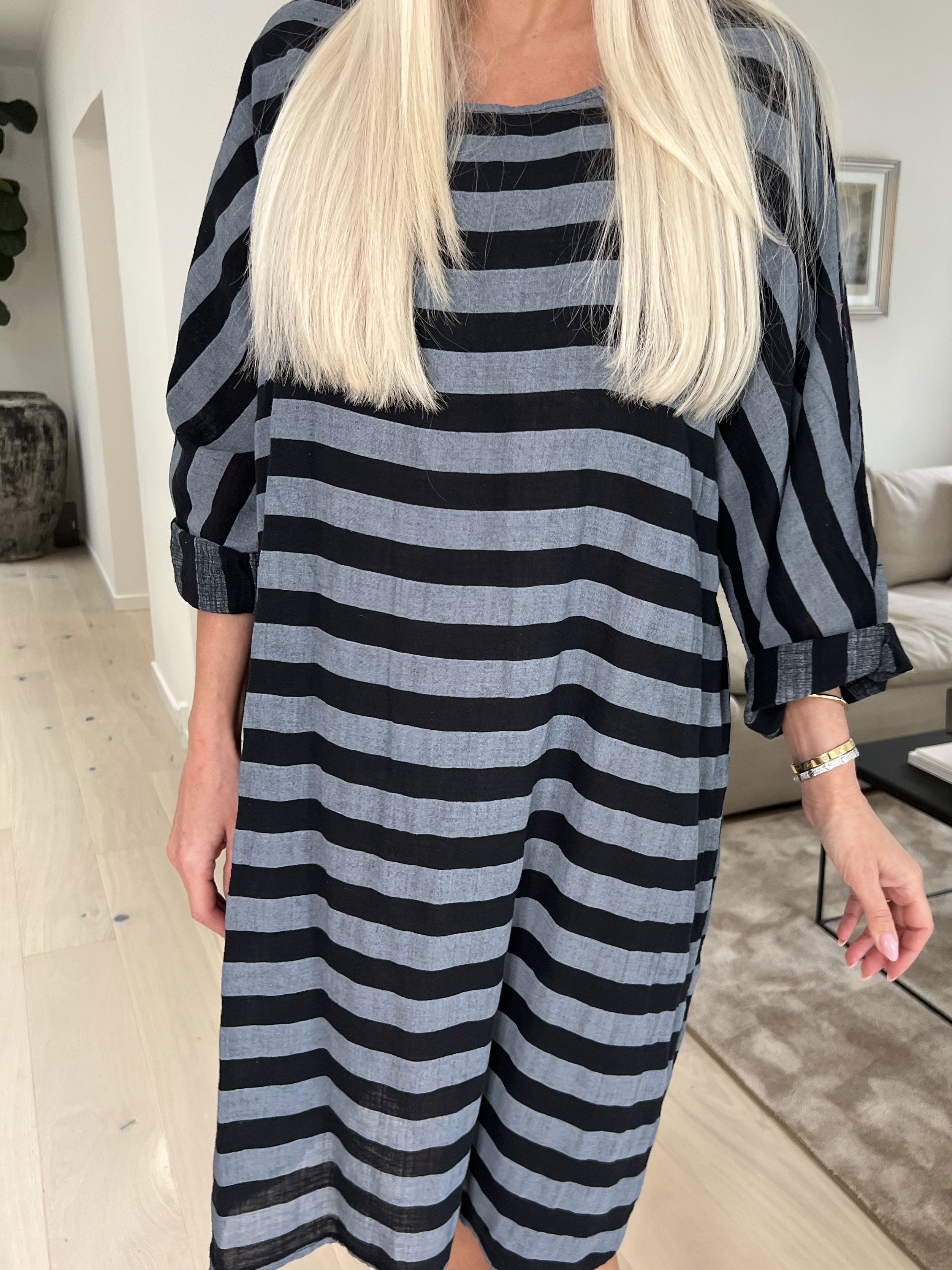 Claudine - Sød stribet bomuldskjole